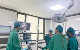 Bé 8 tuổi ổ bụng đầy mủ, ruột thừa hoại tử do nhập viện muộn