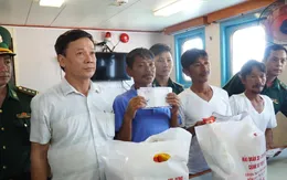 4 ngư dân tàu cá Bình Thuận được đưa về bờ