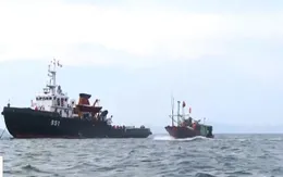 Hải quân đồng hành cùng ngư dân vươn khơi bám biển