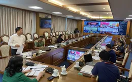 Chuyển đề thi, bài thi tốt nghiệp THPT 2022 bằng cano trên lòng hồ thủy điện cho thí sinh