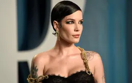 Halsey đau đớn nhắc lại tai nạn 3 lần sảy thai trước tuổi 24