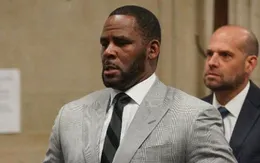 Bị kết án 30 năm tù, R. Kelly được theo dõi nhằm tránh nguy cơ tự sát