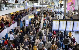 Các sân bay châu Âu rối loạn đầu mùa du lịch
