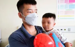 Bé trai 3 tuổi bị bạo hành, nhốt vào tủ đông đã xuất viện