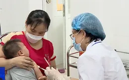 Tiêm vaccine cho trẻ chậm, thiếu - Nguy cơ dịch chồng dịch