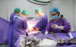 2 cuộc mổ, 1 lần can thiệp cứu bệnh nhân sốc đa chấn thương, vỡ gan phức tạp