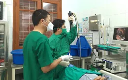 Điều trị ho khắp nơi không khỏi, bất ngờ phát hiện dị vật mắc kẹt trong đường thở