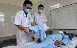 Ngã từ nóc nhà cao 6m, người đàn ông bị gãy cột sống liệt tủy