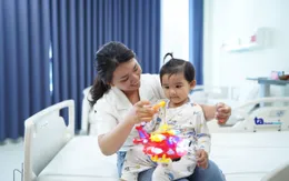 Bé 2 tuổi khỏe mạnh sau 3 ngày mổ tim bằng kỹ thuật mới