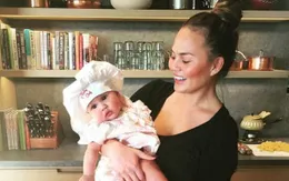 Gần 2 năm sau sảy thai, Chrissy Teigen thông báo tin vui