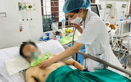 Uống rượu liên tục, người đàn ông ngộ độc methanol nguy kịch
