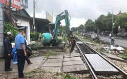 Xóa hàng trăm lối đi tự mở qua đường sắt