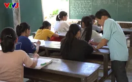 Lớp học đặc biệt của ông giáo làng