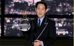 Lee Jung Jae dương tính với COVID-19 sau khi từ Mỹ trở lại Hàn Quốc