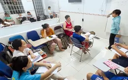 Lớp học miễn phí của thầy giáo công nhân