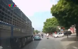 Gặp nạn do đi vào điểm mù xe tải