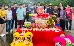 Đoàn phim Mẹ Rơm tổ chức ngày giỗ tổ nghề ngay tại phim trường