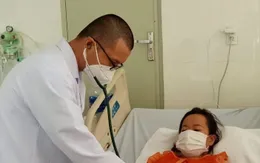 Tự dùng thuốc tại nhà, nữ bệnh nhân sốc sốt xuất huyết nguy kịch