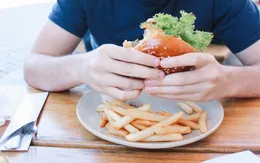 Bệnh ung thư ở người trẻ gia tăng: Lối sống "Tây hóa" có phải là nguyên nhân?