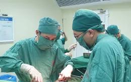 Hơn 1 tháng bị đau vùng thắt lưng, vào viện phát hiện khối u lớn ở thận