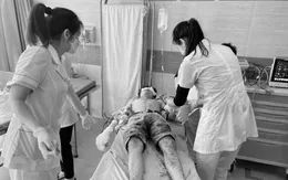 Chấn thương sọ não, dập nát 2 bàn tay do pháo tự chế phát nổ