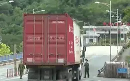 Cửa khẩu Lào Cai: Khẩn trương cho những chuyến hàng cuối cùng của năm cũ