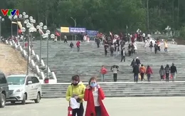 Khai hội chùa Hương Tích (Hà Tĩnh)