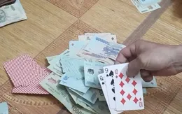 Bắt quả tang 4 cán bộ Chi cục dự trữ Nhà nước đánh bạc