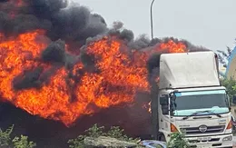 Quảng Ngãi: Ô tô tải cháy rụi khi đổ đèo, thiệt hại gần 2 tỷ đồng