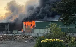 Dập tắt đám cháy tại Cụm Công nghiệp Tịnh Ấn Tây (Quảng Ngãi)