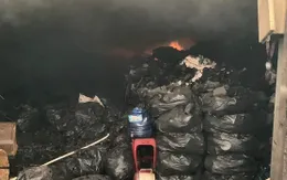 Cháy kho than củi 200 tấn ở Quảng Ngãi