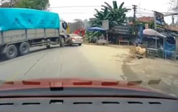 Không nhường khi đi ra từ đường nhánh, xe tải trượt dài sau khi đâm phải xe con