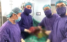 Phẫu thuật khối u thận phải nặng gần 3kg cho nữ bệnh nhân