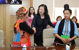 Cần có những chính sách đãi ngộ đội ngũ cô đỡ thôn bản