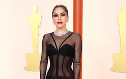 Lady Gaga xuất hiện tại Oscar, vẫn biểu diễn bất chấp lịch trình quay phim