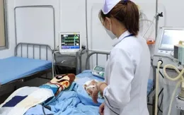 Vụ cháu bé 2 tuổi bị bạo hành tại Lâm Đồng: Hai “bảo mẫu” 9x lĩnh án