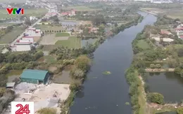 Ruộng đồng khô hạn phải tưới nước sông ô nhiễm