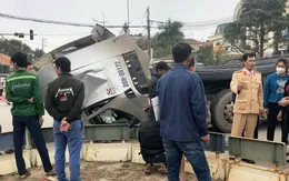 Gặp nạn do xe máy tạt đầu xe đầu kéo