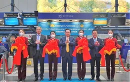 Hàng không Việt Nam đón khách bay thường lệ đầu tiên từ Trung Quốc sau 3 năm