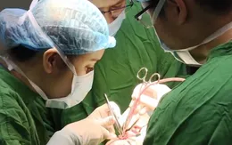 Cận cảnh ca phẫu thuật dị tật hàm mặt phức tạp cho bé 13 tháng tuổi