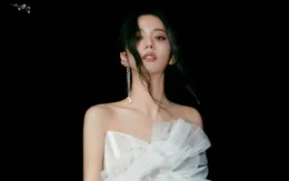 Jisoo (BLACKPINK) đẹp quyến rũ trong poster ra mắt solo