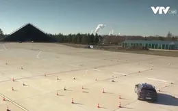 Tài xế ở Tây Ban Nha, điều khiển xe chạy ở Đức