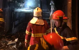 Hà Nội: Cứu nhiều người mắc kẹt trong đám cháy lúc nửa đêm