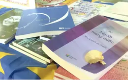 Người Việt ở nước ngoài biên soạn sách tiếng Việt