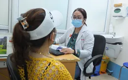 Suy thận nặng vì uống cỏ mực, dùng viên uống trắng da không rõ nguồn gốc