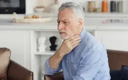 Nếu xuất hiện dấu hiệu này ở cổ, bạn không được bỏ qua