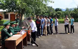Kon Tum: Bộ đội Biên phòng vận động, kêu gọi người dân giao nộp vũ khí tự chế