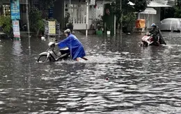 TP Hồ Chí Minh: Mưa lớn kéo dài, nhiều tuyến đường ngập sâu