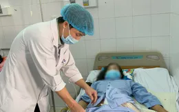 Cần Thơ: Cứu sống bệnh nhân ngã xuống sông rơi trúng cọc gỗ