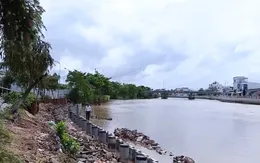 Nhiều tỉnh công bố tình huống khẩn cấp sạt lở